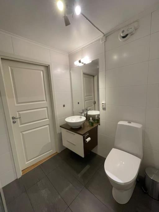 Revtind - Modern Apartment With Free Parking นาร์วิก ภายนอก รูปภาพ